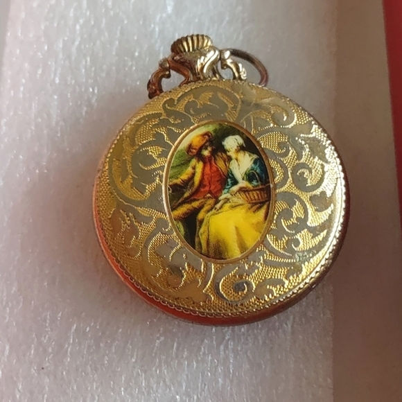 Fraganard Porcelain Vintage Courting Couple Brooch - Picture 15 of 15